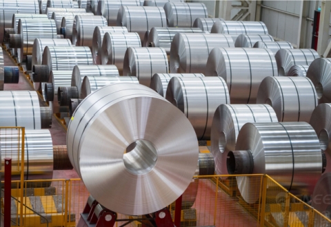 What is the effect of silicon content in steel?